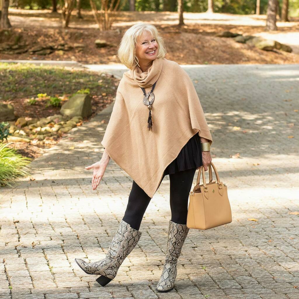 Ta da Tuesday! My wonderful #lillyboots from @baretrapsshoes are on repeat today! #ad They are so comfortable and stylish that they need to be shown again! This silly photo by @jennallenphoto was a goof but it gives you an idea of how many shots are… instagr.am/p/CGkQ6SUnVS4/