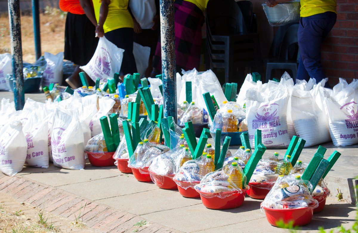 care_agape's tweet photo. Every family has the right to enough nutritious food each day to live a healthy life. #GlenviewZonesDistribution #TanakaAmalindaDistributions #AgapeFamilyCare #2020BirthdayCelebrations #RuthEmmanuelMakandiwa #LivelihoodsProgram https://t.co/fDPRXqKf6B