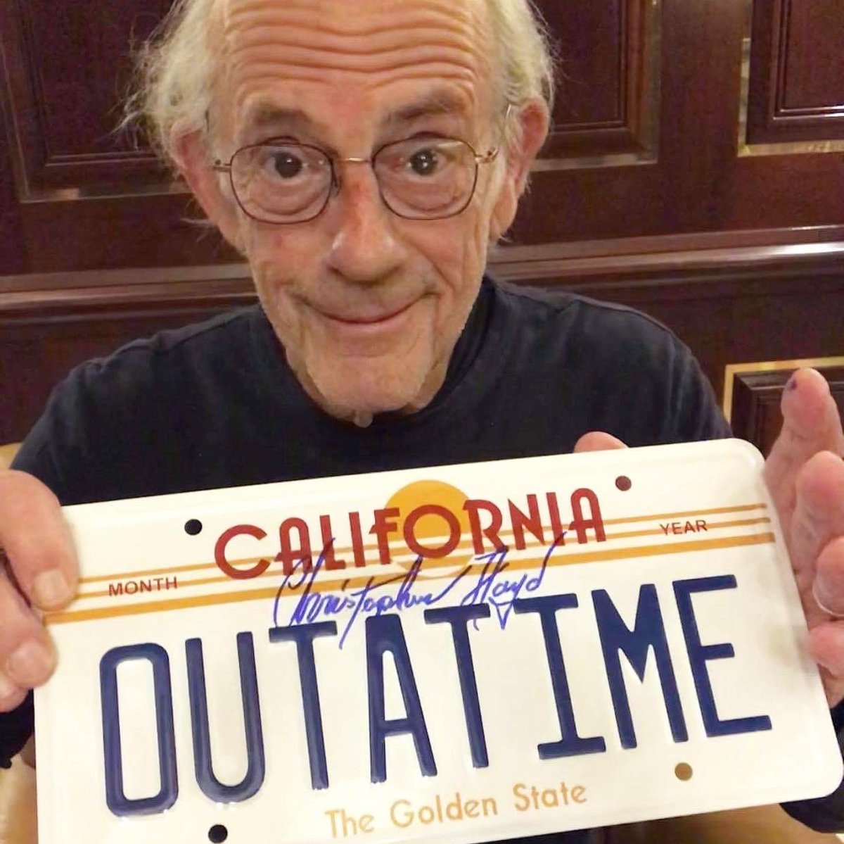 #JSAwitness Doc himself  as part of @ZobieProd @vShoutOfficial ✍️✅
. . .
#jsaauthenticated #backtothefuture #christopherlloyd #docemmettbrown #vshout