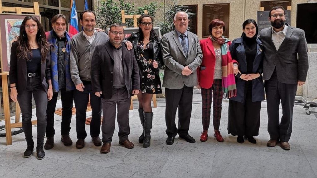 Like y si estás de acuerdo con proscribir para siempre al <a href="/PCdeChile/">Partido Comunista de Chile</a> 
Con 1.000 likes quedamos todos claros que queremos eso.