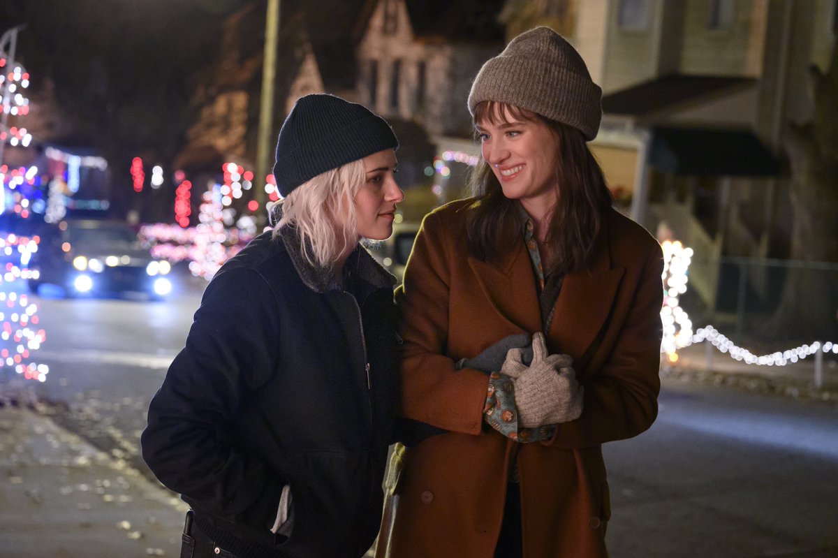 This holiday season, come out and meet the family 💚 Kristen Stewart and Mackenzie Davis star in an all-new Christmas rom-com –– #HappiestSeason premieres November 25, only on Hulu.