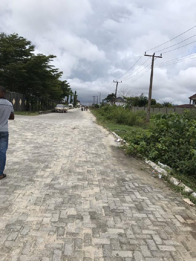 RealtorBot's tweet photo. ** 4 PLOTS BARE LAND **

Type: Land For Sale
Address: 📌 4 Watch Tower road, Lakowe, Ibeju Lekki, Lagos
Price: ₦26,000,000 outright purchase
Land Title: Governor's Consent
Land Area: 2679 sqm
Agent: @checkbim
Link: https://t.co/6oISzGdPy4 . https://t.co/sKdNelQK1W