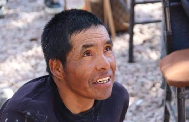 EnDondeCorrer's tweet photo. 😱😱El es el Tarahumara Pedro Parra hoy ganó el segmento de México en la Big Dog's Backyard Ultra World Championship 2020😱😱
Corriendo 428.8 kilómetros en 64 horas, llevándose la 5ta posición general y la 8va. posición por equipos
Fotos: Chrys Loya https://t.co/RnGq6ZWwjw