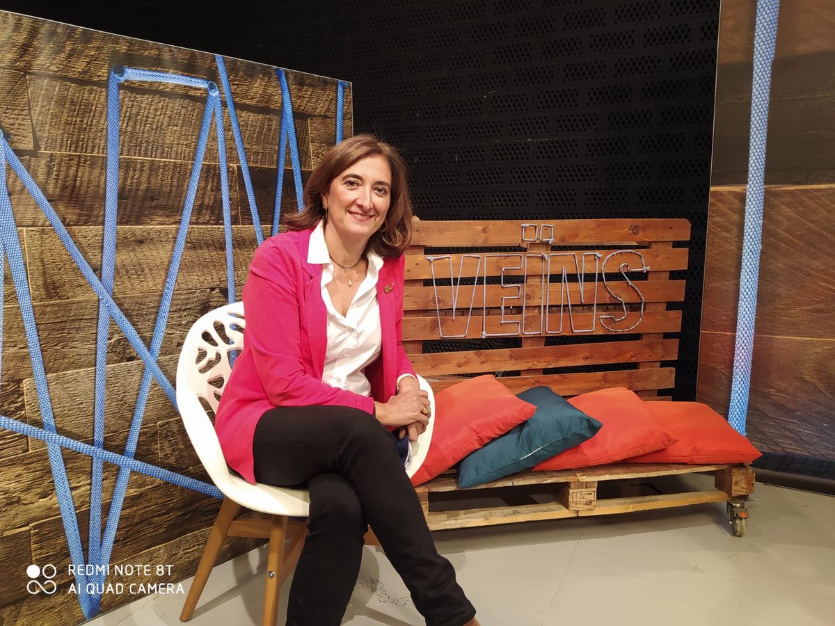 mvaronap's tweet photo. Hoy entrevista en la tele, programa veïns ⁦@lhdigitalh⁩ por el día del controlador@ aéreo. Emoción, nervios y orgullo de pertenecer a esta profesión!!  
Gracias a Pere Montesinos, al equipo de @llhdigital, ⁦@aprocta⁩  #ATCDAY2020 #controladoresaereos https://t.co/3NzolnkPcf