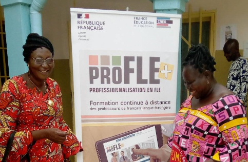 FranceauTchad's tweet photo. Lancement de #PROFLE+, formation professionnalisante à distance pour 1⃣5⃣ enseignants de français langue étrangère &amp; seconde🇷🇴 #boursiers ! 
Un séminaire d’initiation s’est tenu du 12 au 16 oct au #CALF de N'Djamena👇
https://t.co/C23sOtFwSE https://t.co/Uwmlz5IXa2