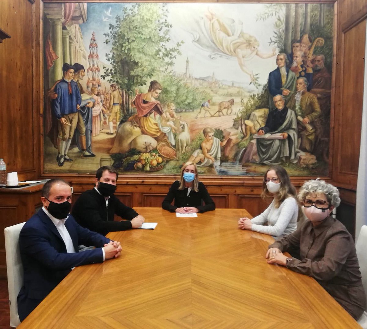 Amb els companys de la Junta Directiva dels Amics de la Música de Valls ens hem reunit amb l’alcaldessa, <a href="/DolorsFarre/">Dolors Farré</a>, per exposar-li els objectius per la temporada musical 2020-2021. #AmicsMúsicaValls #NitsdeClàssics