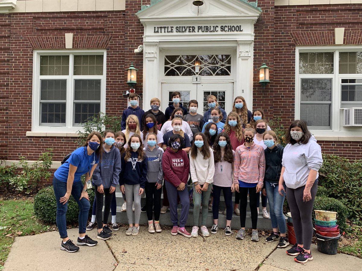 That’s a wrap! Thanks to @WarriorsSTEM @LSsuperEttore @Principal_Platt for your help & support 🙌🏻 big thanks to these hardworking artists 👨🏼🎨🧑🎨I hope you had a day you’ll never forget 🥰 https://t.co/bTGo3VGRLz