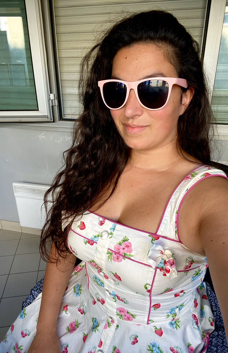 Day 20 of 31 of my « a dress a day keeps the blues away  » : *i have no idea what the name of this dress is actually.... I usually call it my « white and pink strawberry cherry flower dress »* by  @HellBunny !