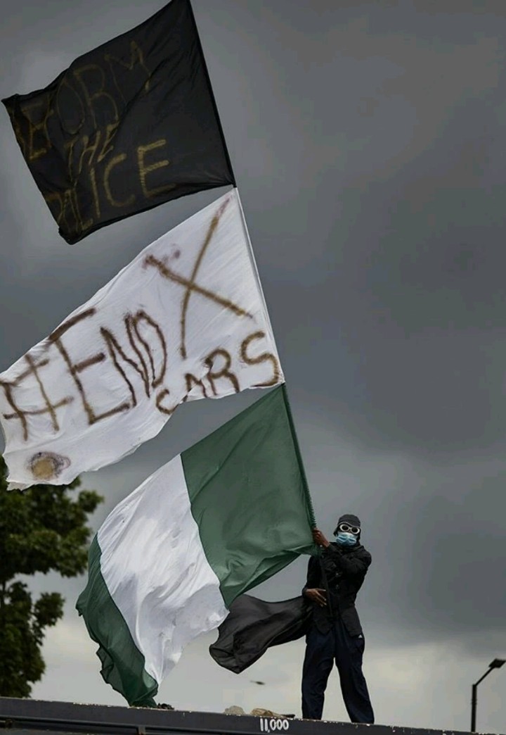 May the spirit of all HEROES that fell today and for this fight @endsars rest in peace
#basedonwhat  
#Genocide 
#unarmed
#EndPoliceBrutalityinNigeraNOW