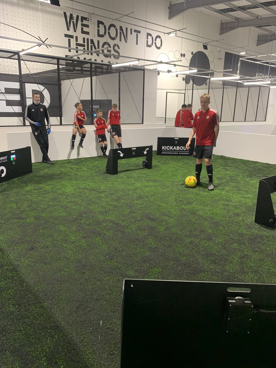 Bobbie_French's tweet photo. Big thanks to @KickaboutCentre for hosting @sufcdevelopment U13s &amp; 14s this evening. This is SOME facility and you need to check it out. 

Think @JohnPemboJnr &amp; @Teddeblade enjoyed it more than the boys 🤣⚽️

#MadeInSheffield https://t.co/MeaMUXb7D4