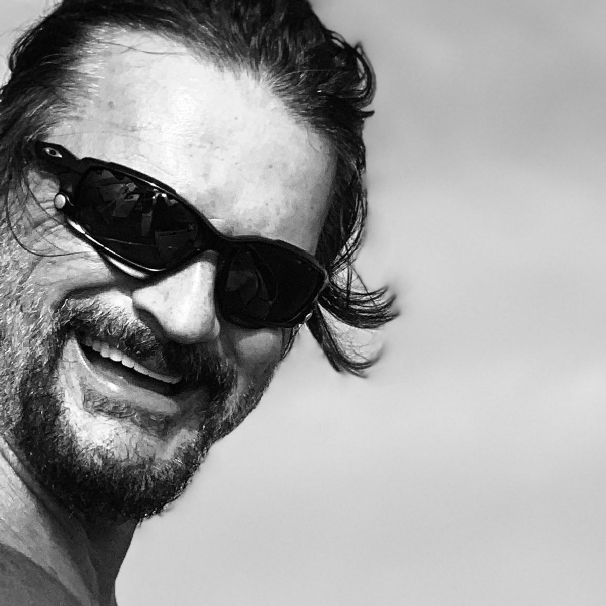 Te invito a que te abstengas de reproches, si todos mis defectos........ya los sé.