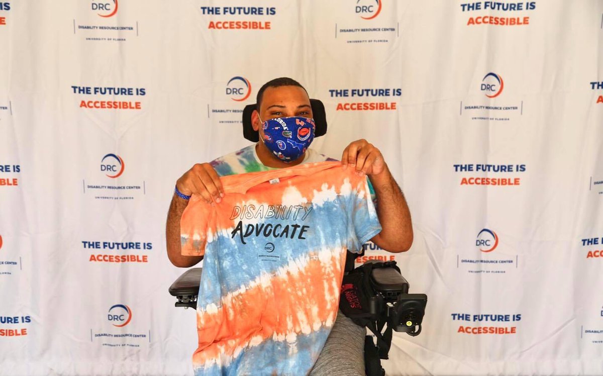DrewsNewsPod's tweet image. WHAT A STUD: 🤩😂
Show off your disability advocacy pride by tie-dying your own t-shirt @UFDRC until 6 p.m. tonight! See you soon!!! 

#DisabilityAdvocate #PioneeringAccess