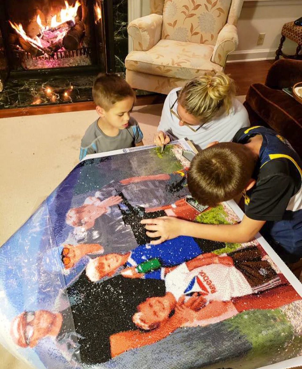 DiamondDotzUS's tweet photo. Make special memories this #holiday season with your own #customized DIAMOND DOTZ® Kit🎁 It is the perfect craft for the whole family to enjoy! Head over to https://t.co/Pn9inlwMEX today to #save 25%✨

#sale #diamonddotz #diamondpainting #DIY #crafting #crafts #diamondart https://t.co/tGCpitZOwZ