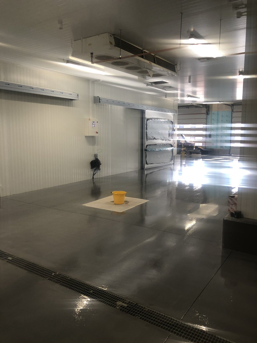 JGRrefrig's tweet photo. Painter was in a rush to get off #refrigerationcallout #callout #refrigeration https://t.co/ZcnaRpZsWt