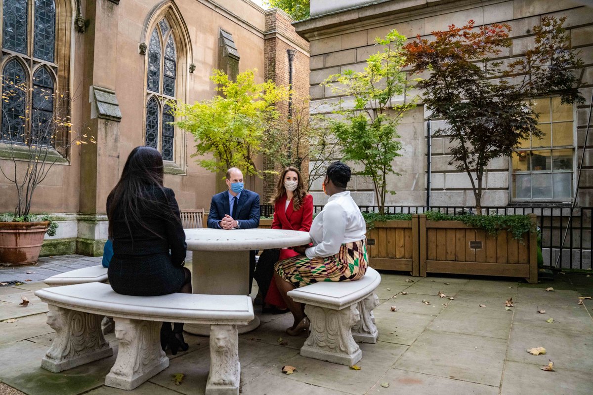 After seeing the #HoldStill2020 portraits on display, The Duke and Duchess met with NHS workers at St.Barts, three of which were featured in the final 100 images for their image 'All in this together' - an incredibly moving image, showcasing the camaraderie of the NHS community. https://t.co/6SHUCDYIuh