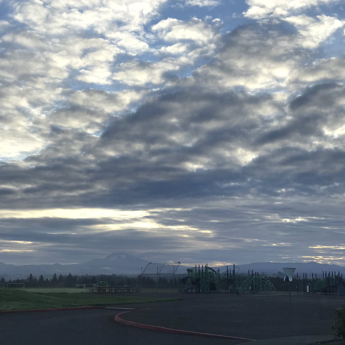 I love our awesome secretaries here at DCD! Thank you, Jeanne and Michelle! Between this and the view, I am feeling very grateful this morning! #DCDK8School #TeamGBSD #InspireEmpowerTHRIVE <a href="/BarbKeeton/">Barb Keeton</a> <a href="/greshamschools/">Gresham-Barlow SD</a>