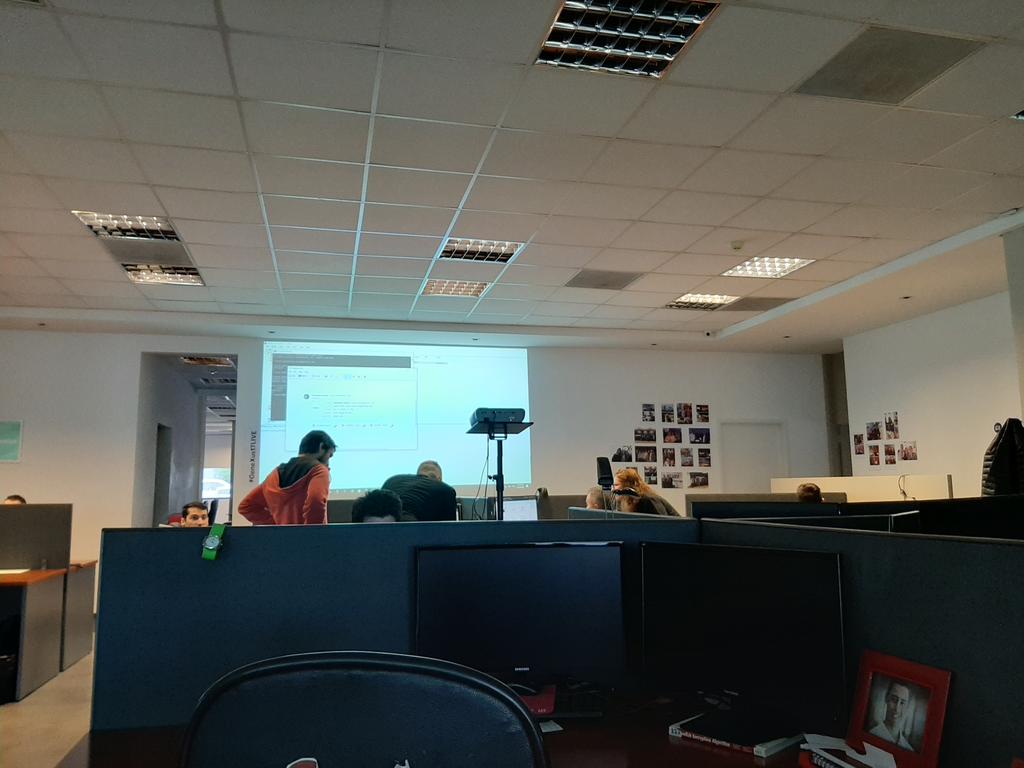 anaiberta's tweet photo. Hoy se ve en pantalla grande #GeneXus17live #GeneXusInside https://t.co/tSr9nIIO6G