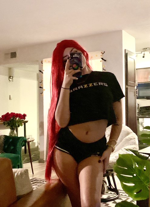 Wig came in for my costume. This long hair got me feelin some type of way lol   Can you guess who I&rsquo;ll<a href="/tag/missingcali"class="tags"><span>#missingcali</span></a>