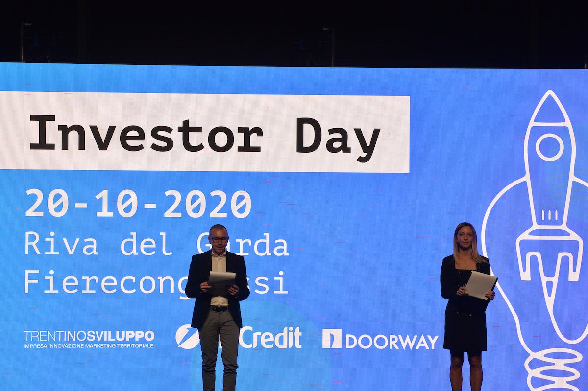 TnSviluppo's tweet photo. Tutto pronto per l'Investor Day, l'evento di #matching tra #investitori e #aziende dagli spazi di @Rivadelgardafc. #InvestorDay è realizzato in collaborazione con #Doorway, sponsor ufficiale @UniCredit_IT
#businessangel #startup #pmi #innovazione #investor #matchingevent https://t.co/XHLHoBMeoe