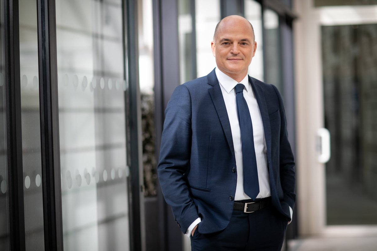 AG du CSN | Maître David Ambrosiano, #notaire à Fontaine (Isère), est élu Président du Conseil supérieur du #notariat pour le mandat 2020-2022 cc <a href="/President_CSN/">Bertrand Savouré</a>
 @Justice_gouv ➡️notaires.fr/sites/default/…