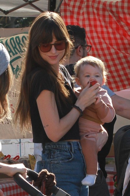 Happy birthday to Dakota Johnson\s  goddaughter Ezer Billie!!! 