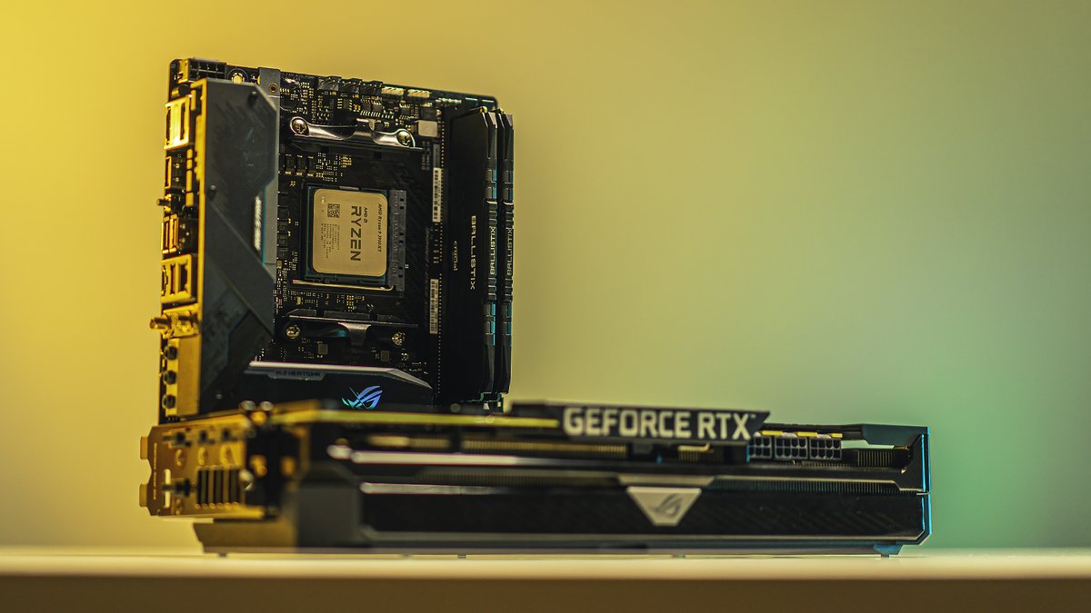 excuse me there's a motherboard on your graphics card... 🙃