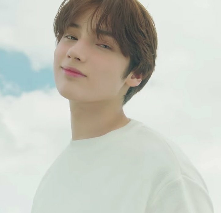 Igbtaejun's tweet photo. bendito seja os úteros das mães dos Beomkai porque nem Van Gogh ou Leonardo da Vinci conseguiram produzir uma obra de arte como esses dois.

#BlueHourTeaser2 
@TXT_members https://t.co/UXrjytmURu