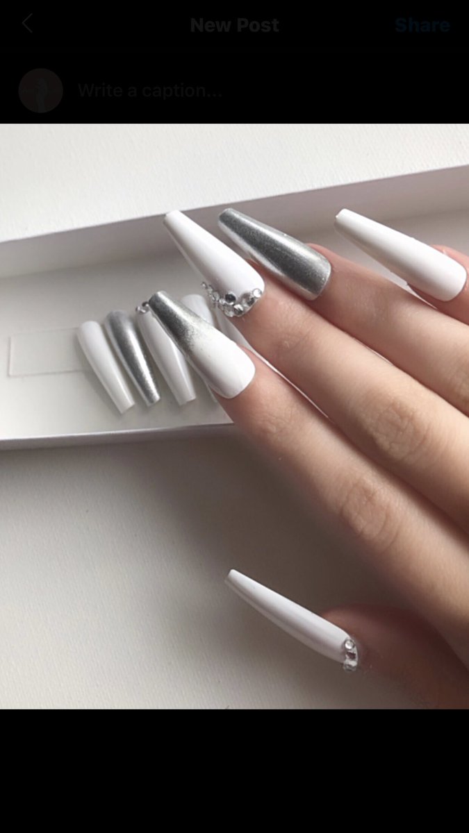 Chic silver 🤍💅🏻 such a classy set