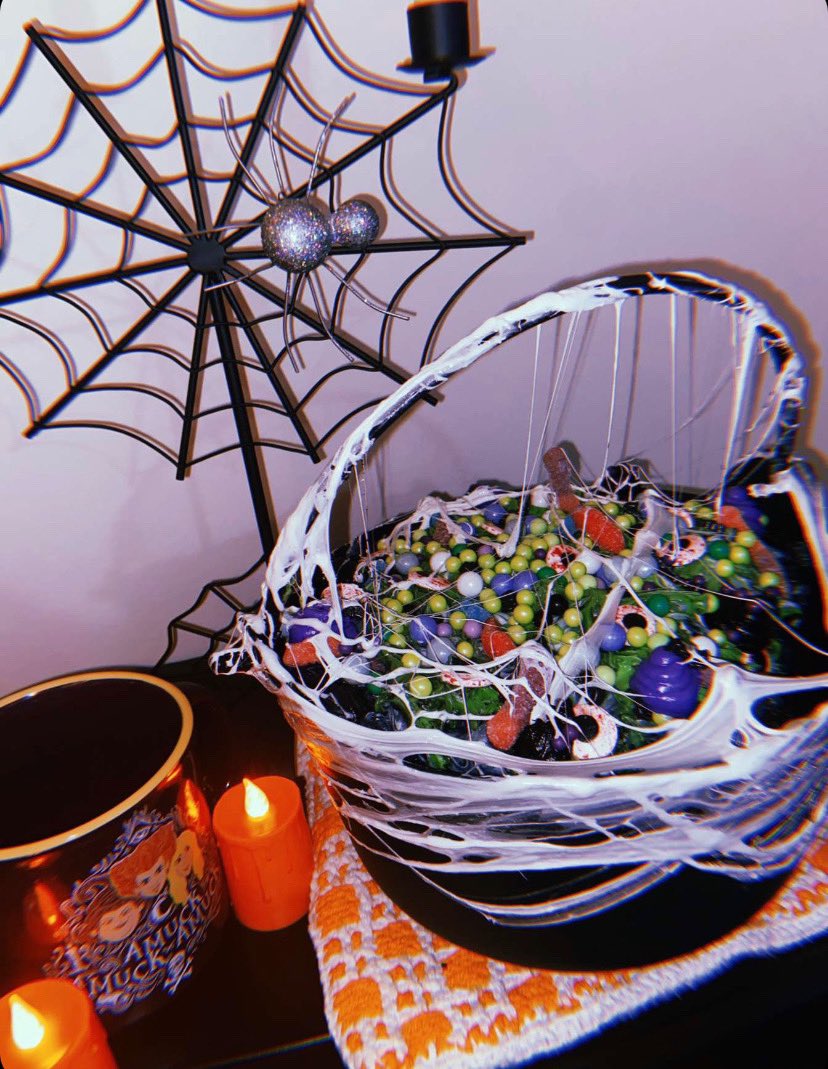 Halloween bake-off! Like your favorite dessert! Team The Sanderson Sisters and Binx - Brownie Cauldron!