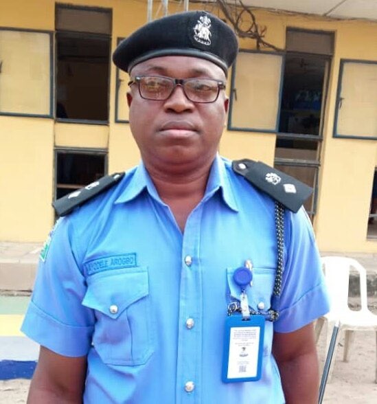 5. This is the face of SP Ayodele Arogbo AKA Gbakoje , DPO Olosan Division, Nigeria Police, Olosan-Mushin who is allegedly responsible for the killings of over 15 people at Mushin today. Retweet for the world see his face.. See videos in THREAD  #EndSARS    #EndSARSImmediately