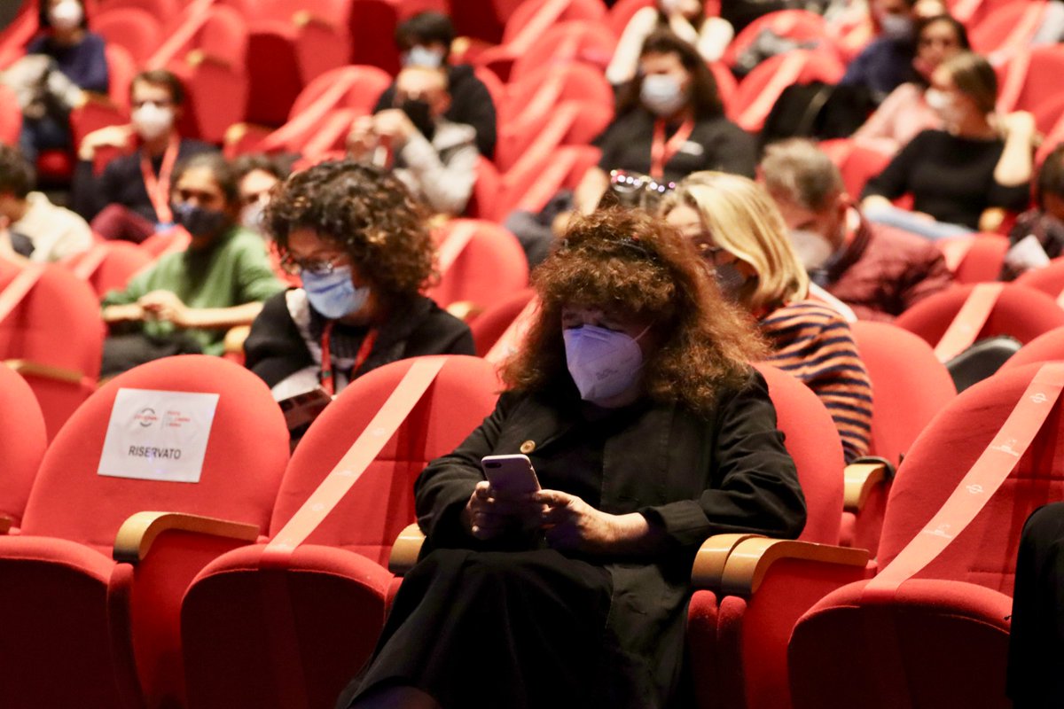 Stemal_Product's tweet image. Ieri un bellissimo pomeriggio al @romacinemafest, dove #𝐆𝐢𝐚𝐧𝐟𝐫𝐚𝐧𝐜𝐨𝐑𝐨𝐬𝐢 ha parlato di sé, del suo #cinema e dei #film che più ama. Un incontro allegro e appassionato.