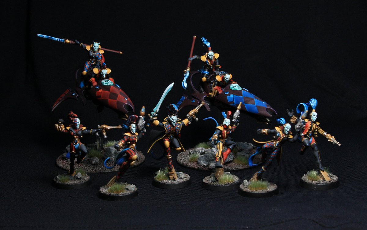 Finished my 1st box of skyweavers! Painting harlequins has been a lot of fun. #WarhammerCommunity #warhammer40k #miniatures #harlequins