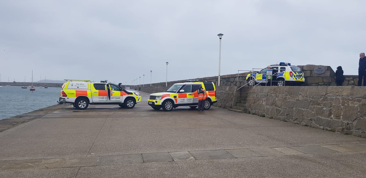 dlrcc's tweet photo. Big thanks to our colleagues in @IrishCoastGuard for their assistance in closing the East Pier for a few hours today due to waves overtopping the pier. #StayBackStayHighStayDry https://t.co/u1eEWZSJZU