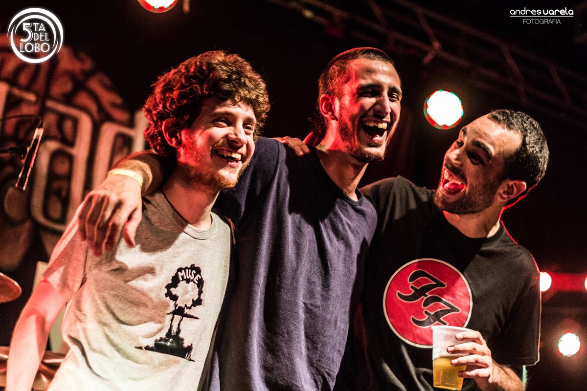 5tadelLoboRock's tweet photo. Hace 8 años nos dábamos por primera vez ese abrazo que tanto extrañamos hoy en día. Gracias por acompañarnos, apoyarnos y por todos los momentos increíbles que vivimos, ojalá pronto nos estemos reencontrando.
¡Feliz cumpleaños 5ta del Lobo!
#8años5DL https://t.co/L6kPRR9U1S