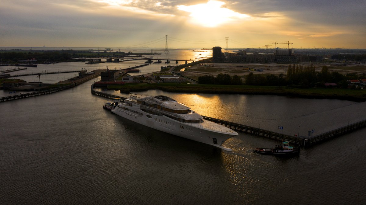 Dutchyachting's tweet photo. #Feadship’s 387’2” #Project1010, launched by #ShipyardSlob in #Papendrecht last Sunday, left #Dordrecht for #Makkum yesterday evening. Holland’s largest #yacht to date arrived in #Amsterdam this morning, where Ruben took these pictures. Photos: @GriffioenPhotography on Instagram. https://t.co/JDvXFYWYS8
