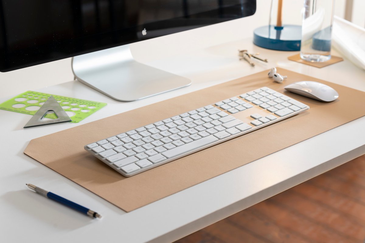 madewithmirum's tweet image. Looking for a way to optimize your #WFH setup? @melaniepinola from @wirecutter has some great ideas. 

May we also recommend the great desk pads and more from @midwestma_de that are #MadeWithMirum? 

#PlantsNotPlastic #midwestmade

nytimes.com/wirecutter/blo…