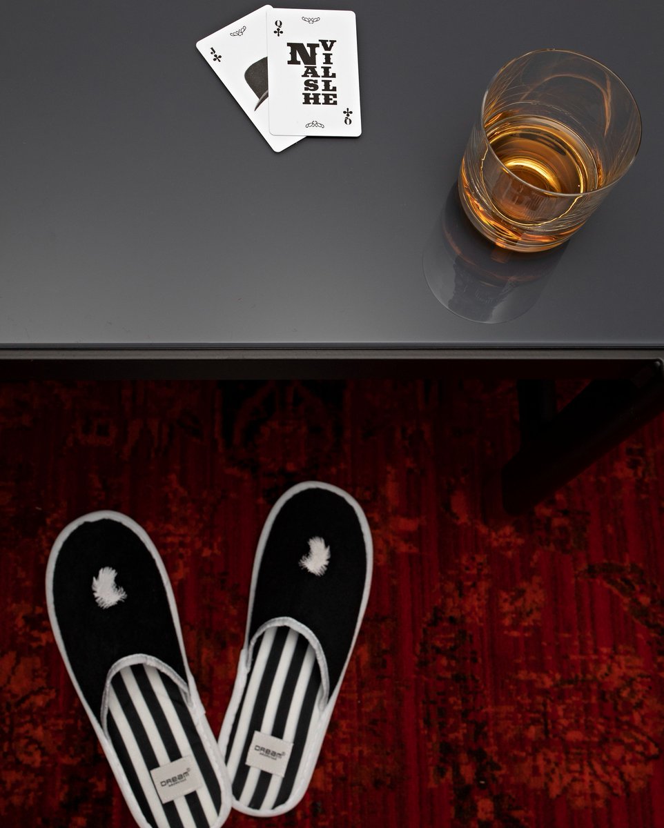 Slipping into fall

#DreamNashville #OldFashioned #Cards #Slippers #Fall #Cozy #cocktails #ParlourBar