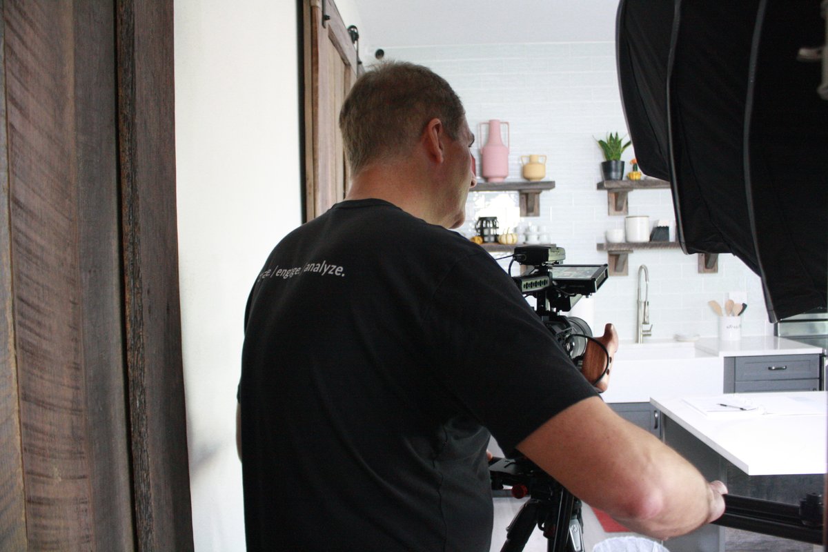 ceamarketing's tweet photo. At CEA video is what we do. 🎥

By using video we can tell your brand's story in a way that entertains &amp; engages potential customers, in a way that traditional mediums can’t. 🤔

Want to find out more about our video services? Send us a DM so we can connect!

#marketing #inbound https://t.co/i3M54rUay9