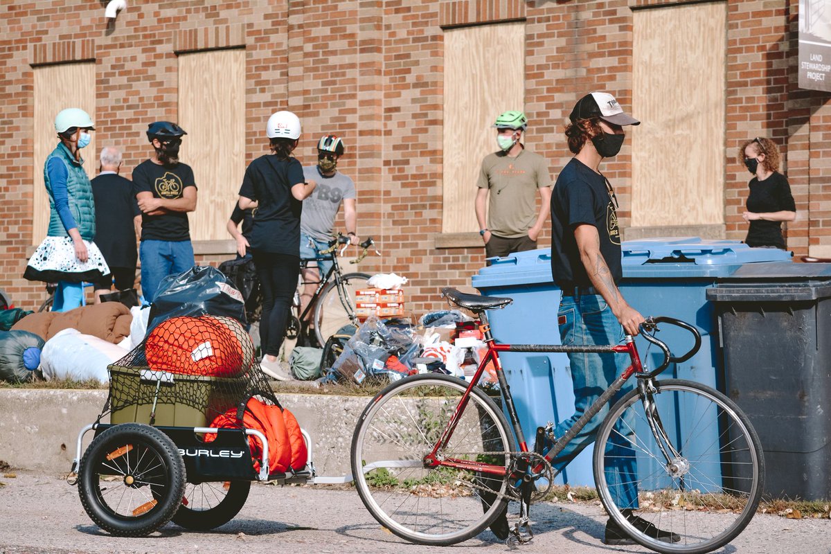 BurleyDesign's tweet photo. We love seeing the creative solutions people come up with to address needs in their community. Check out these photos from Bikes and Bites MPLS' recent event where they delivered key supplies by bike to neighbors in need.
#BurleyGives #EnableAdventure https://t.co/X8rpeNmkh9