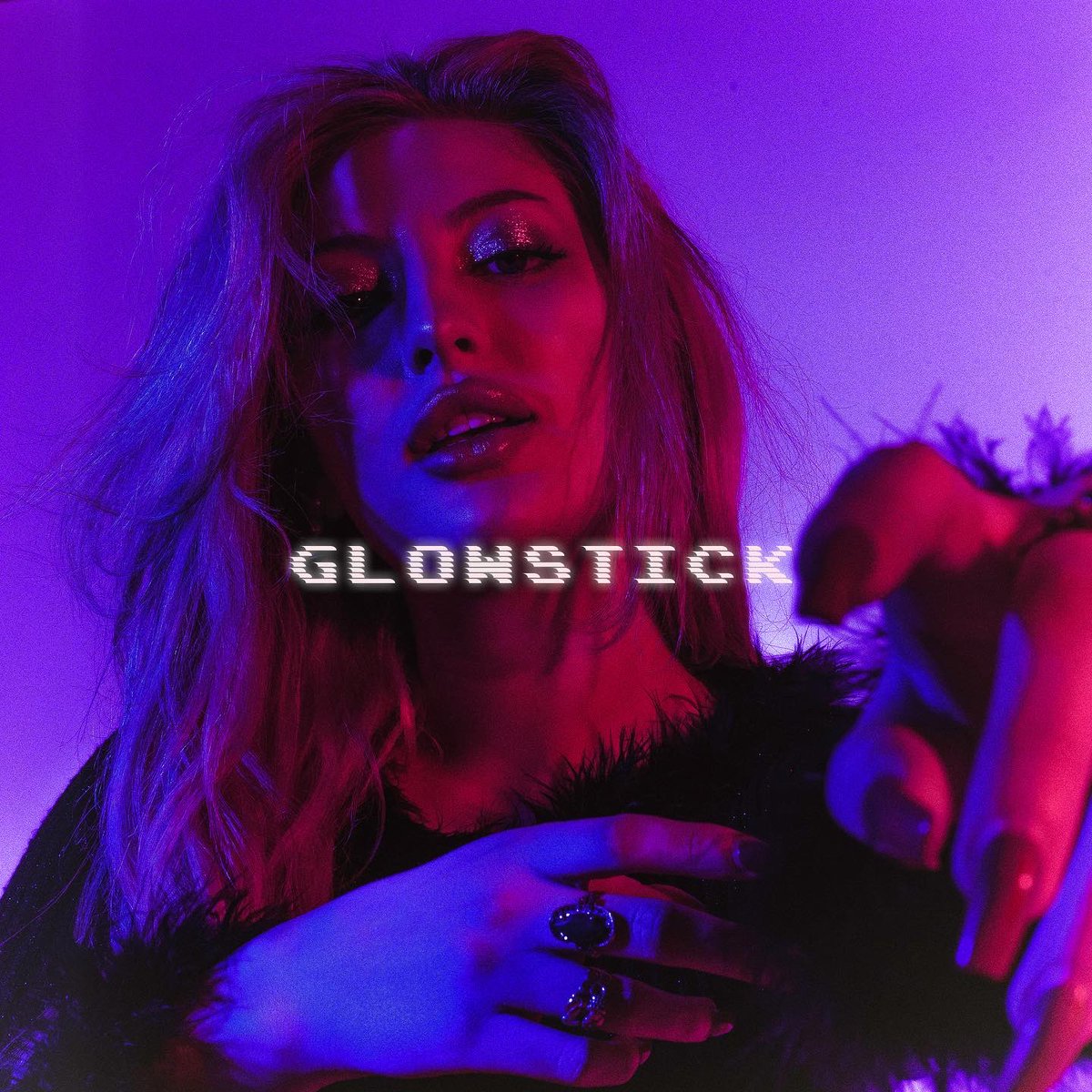 pre-save here! umusic.digital/glowstickpresa…