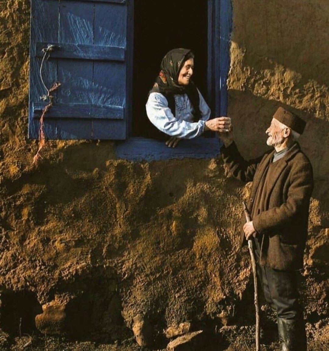 Kıymet bilen insanlara zaafım var. Onlar incili kaftan, gerisi ise yamalı fistan..

Cahit Zarifoğlu