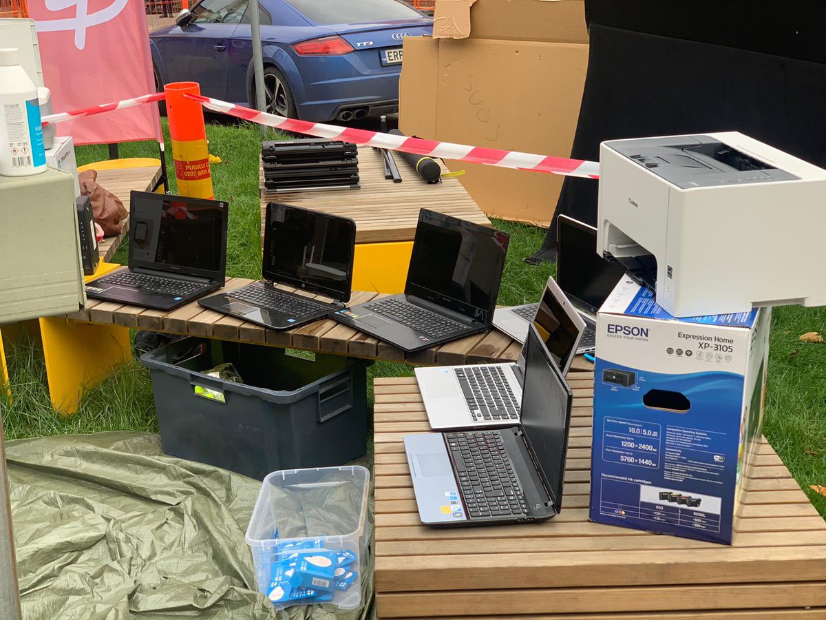 fiksari_fi's tweet image. Kyllä ei MacBookeja tästä tuhottavien laitteiden rivistöstä löydy... Miksiköhän? 🤔😄

#WreckTheTech #TechRage #AppleLove #MacBook #Windows #Windows10