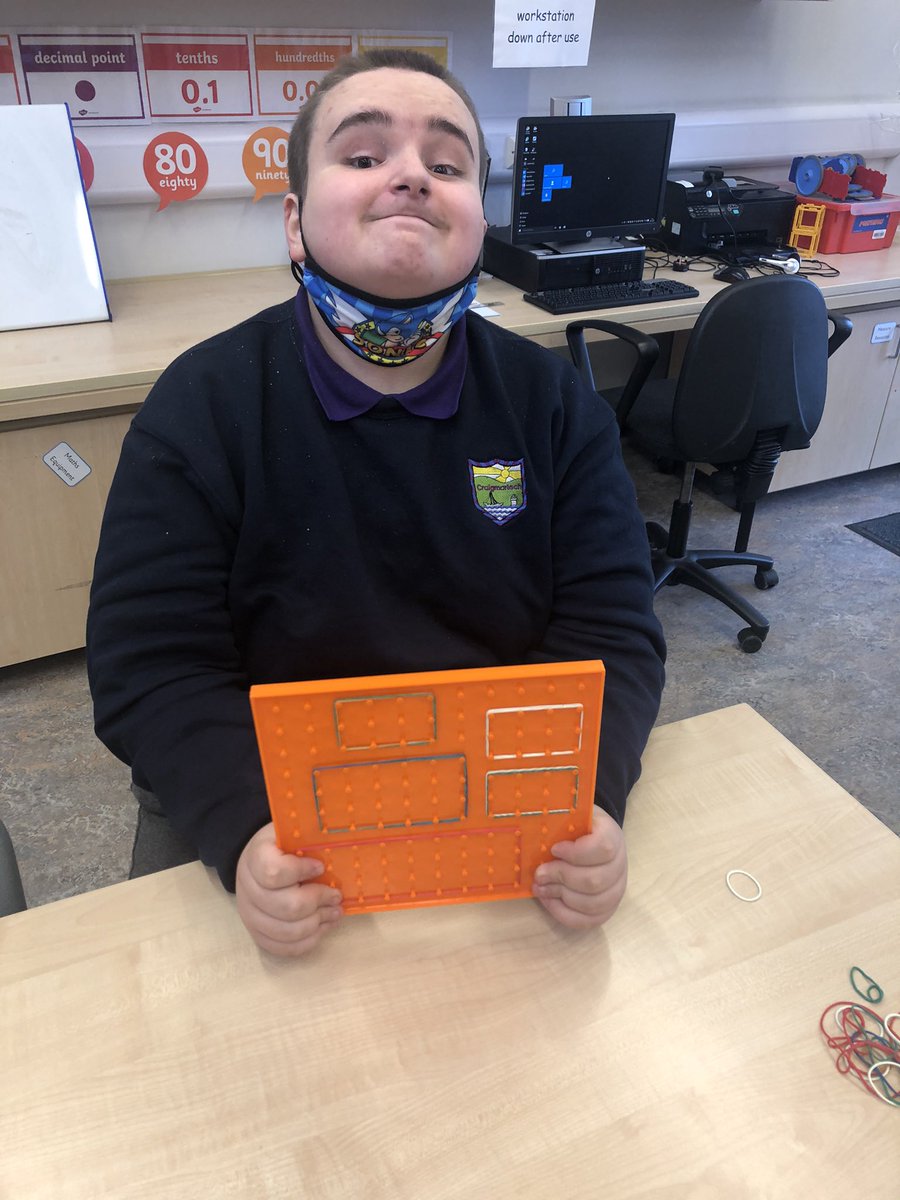 Craig_Maths's tweet photo. Making rectangles using our geoboards. Checking we have 4 sides, 4 corners and 2 long and 2 short sides. #InvNum #shapeproperties https://t.co/R37K3erAl9