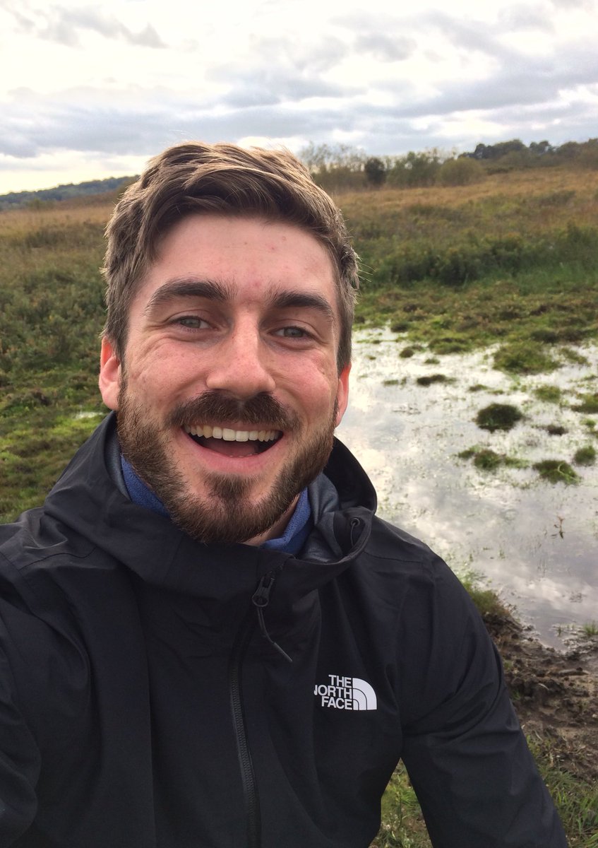 Put your hand up if you love being on the bog  the PEAT bog, obviously They’re vital for our climate yet still being drained  So here’s a bit about why nature-watching on bogs is fun, what makes them great for wildlife & why we really *really* need them (1/10)