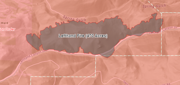 AKumler11's tweet photo. According to the new #lefthandfire update, it appears the fire jumped the canyon? Can anyone confirm this, or is this just some weird polygon happenings? #lefthandcanyon https://t.co/zDBqAzoaan