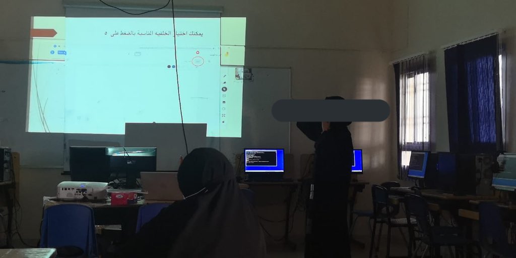 EduGovDhr7234's tweet photo. تماشيا مع #العام_الدراسي_الاستثنائي.. 
تواصل المبدعه: خلود الجابري- معلمة رياضيات📐🧮- بنشر التعليم التقني لمعلمات المدرسة من خلال تقديم مشغل عن برنامج (jamboard) السبوره التفاعليه الافتراضيه..يتبع

#نعود_بحذر 
#متحمسون_للتعليم
#التعليم_الإلكتروني 
#التربية_والتعليم https://t.co/OrocO1Ad3S