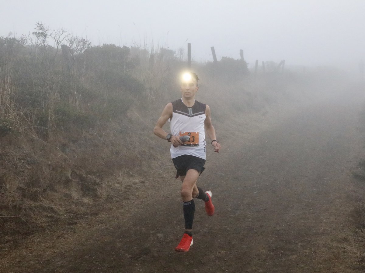 Do compression socks work? How much protein do we need? Are handheld bottles or hydration vests better for running economy? This month, our Running on Science column tackles the science of these questions: i-rn.fr/RunScienceFact…