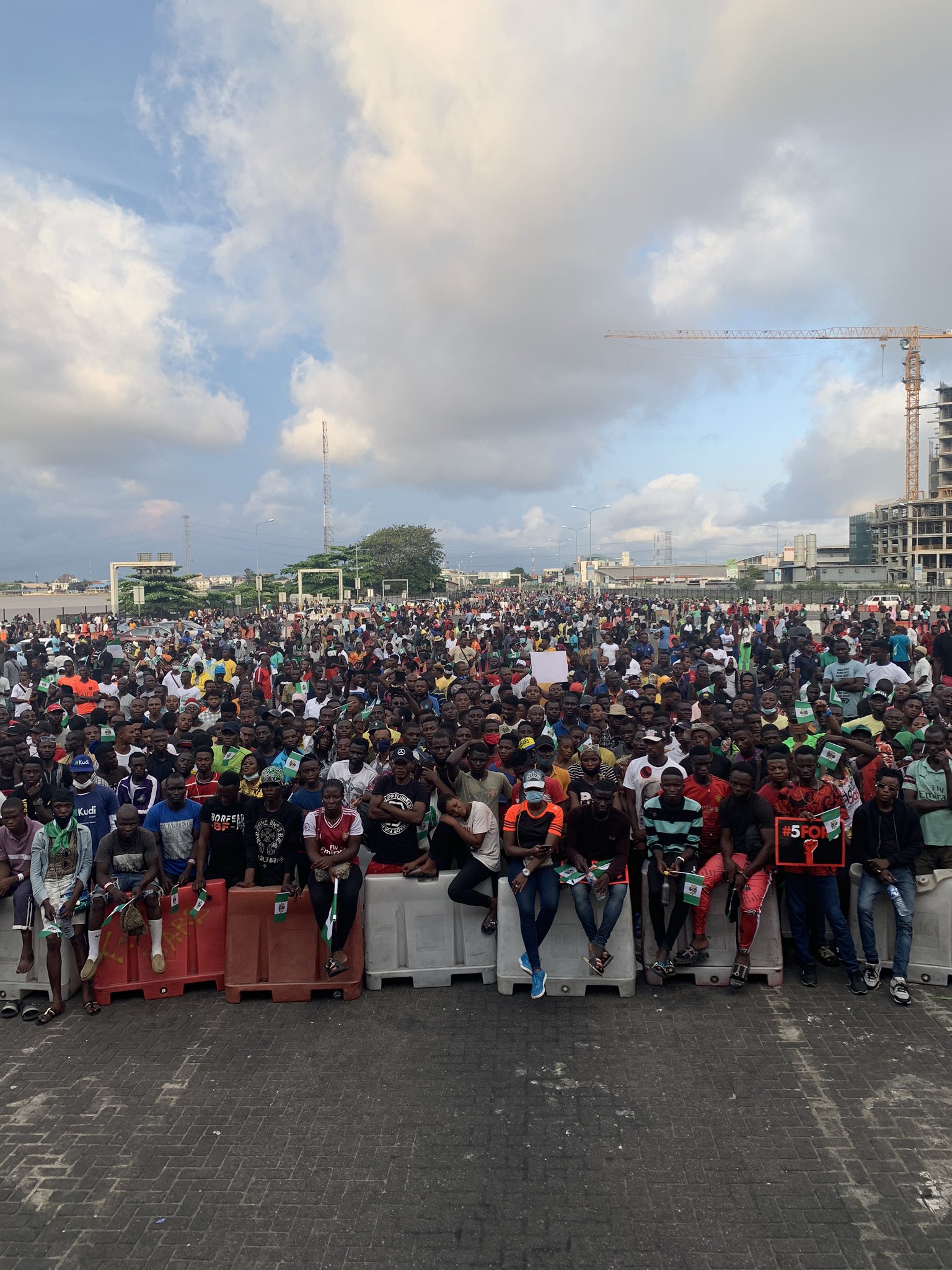 #EndSARS: Lagos State imposes Curfew, Lagosians defiles it alongside the Military