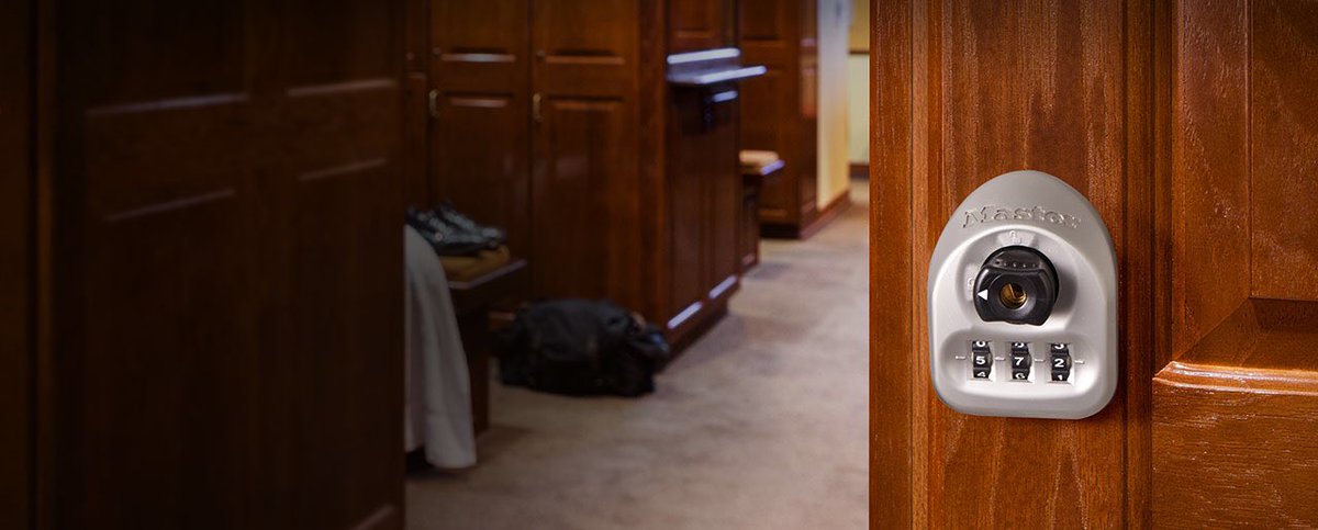 TheLockPeople's tweet image. The Master Lock 3670 Built-in Lock is perfect for employee lockers, gyms, and schools 👌

#masterlock #masterlocks #safety #security #combination