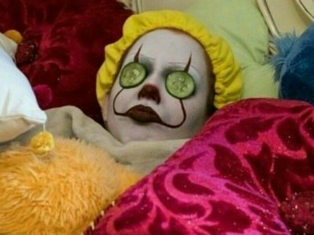 fearHellerwise's tweet photo. I caught Uncle @Its_Pennywise_ napping! I so had to so I woke him up with na airhorn.

Love u Uncle Penny https://t.co/XUHXmomCpA